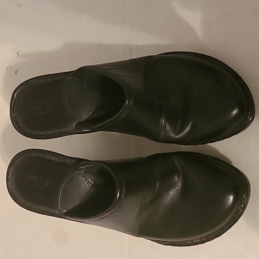 Women mules size 6